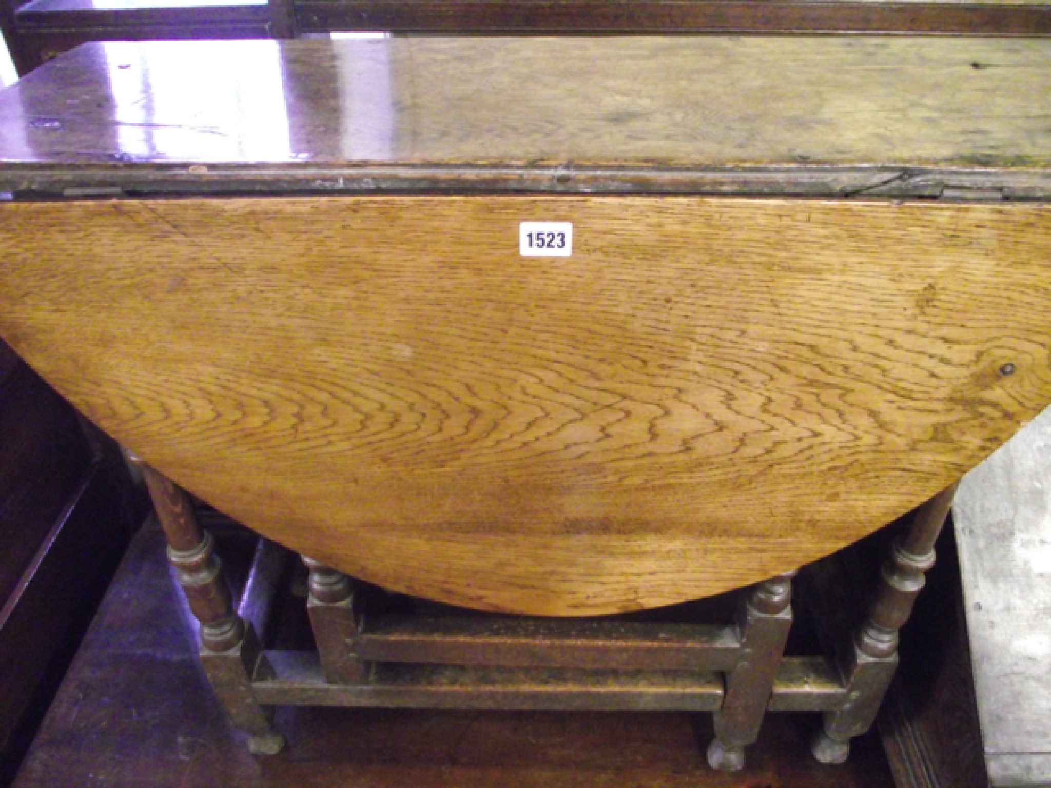 Appraisal: A small th century oak gateleg occasional table of usual