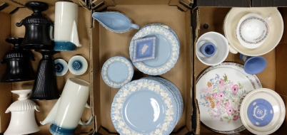 Appraisal: A collection of Wedgwood items to include vases Queensware dinner