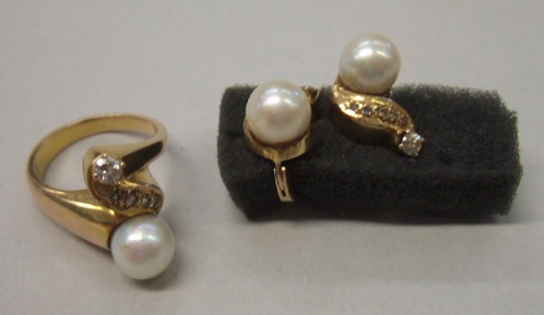 Appraisal: A cultured pearl and diamond set ring mounted with a