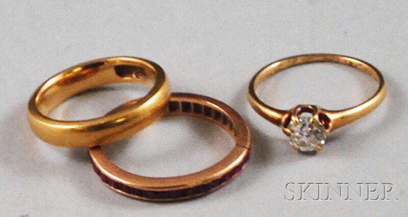 Appraisal: Three Small Gold Rings an kt gold band a kt