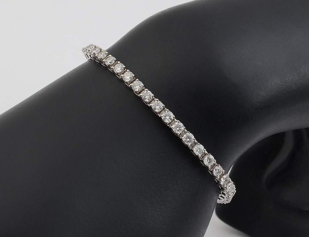 Appraisal: DIAMOND TENNIS LINE BRACELET K white gold bracelet of round