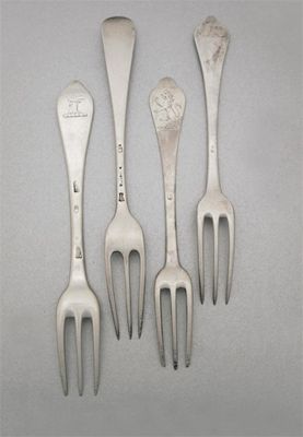 Appraisal: A set of six Queen Anne three-prong table forks crested