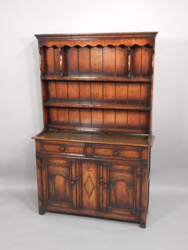 Appraisal: A small reproduction oak dresser the top with a shaped