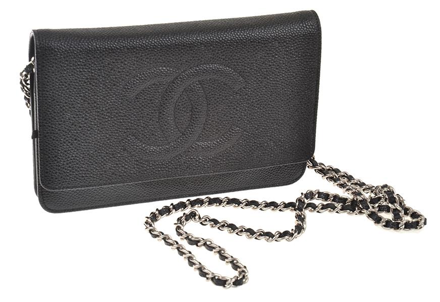 Appraisal: AN EVENING BAG BY CHANEL Styled in black caviar leather