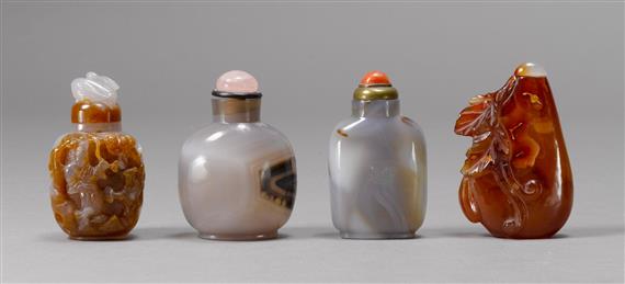 Appraisal: FOUR AGATE SNUFF BOTTLES China H - cm a Bulbous