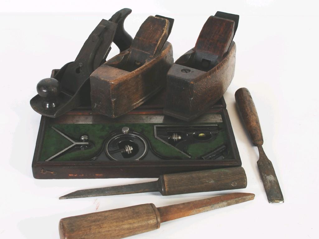 Appraisal: WOOD WORKING AND OTHER HAND TOOLS including three wooden planes