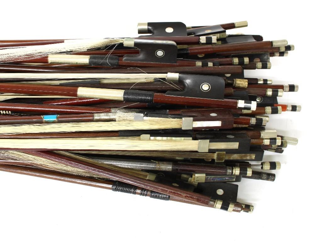 Appraisal: Large bundle of violoncello and violin bows