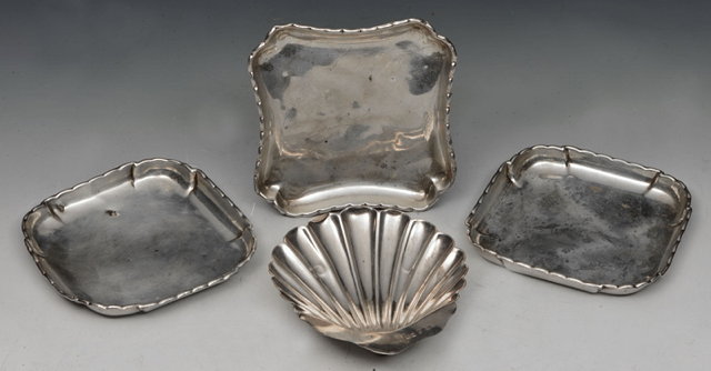 Appraisal: A PAIR OF SILVER SHALLOW DISHES with sides square Birmingham