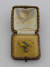 Appraisal: A small late Victorian pinchbeck and turquoise brooch mm long