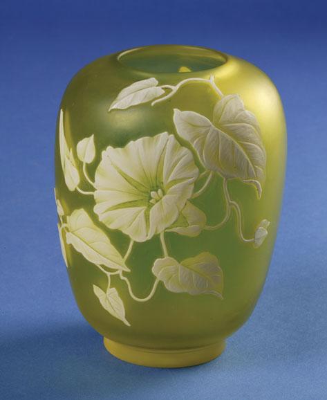 Appraisal: A WEBB STYLE CAMEO GLASS VASE decorated with a petunia