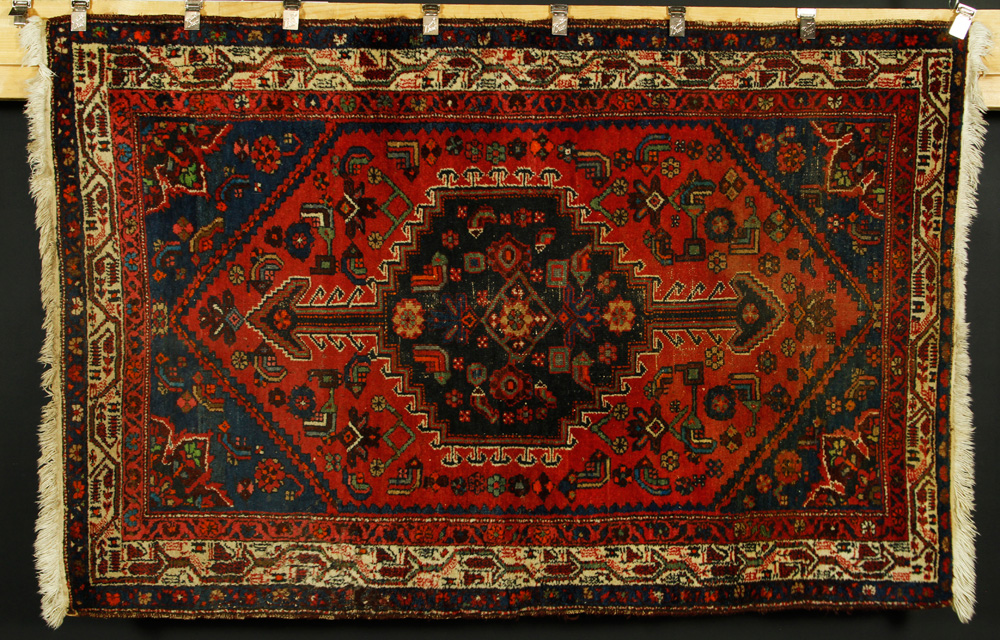 Appraisal: - Semi-Antique Northwest Persian Rug Semi-antique northwest Persian rug l