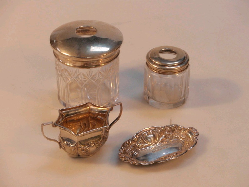 Appraisal: An Edward VII silver salt a silver pin tray a