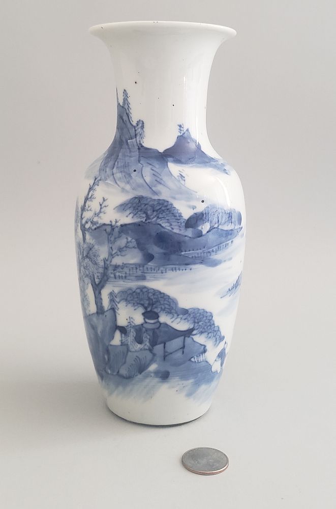 Appraisal: th Century Blue and White Chinese Vase th Century Blue