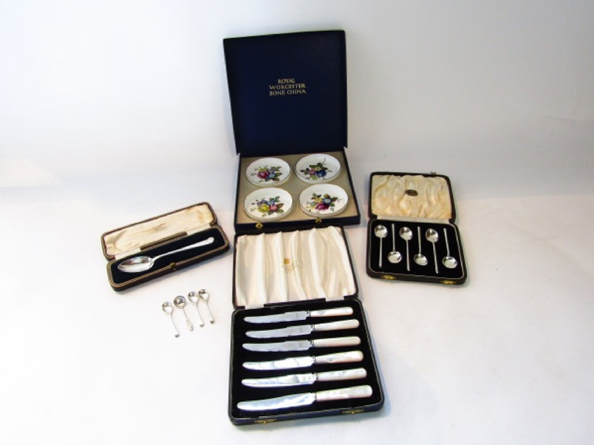 Appraisal: A cased set of six silver coffee spoons William Suckling