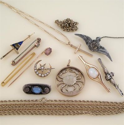 Appraisal: A quantity of gold jewellery including an ct gold rope