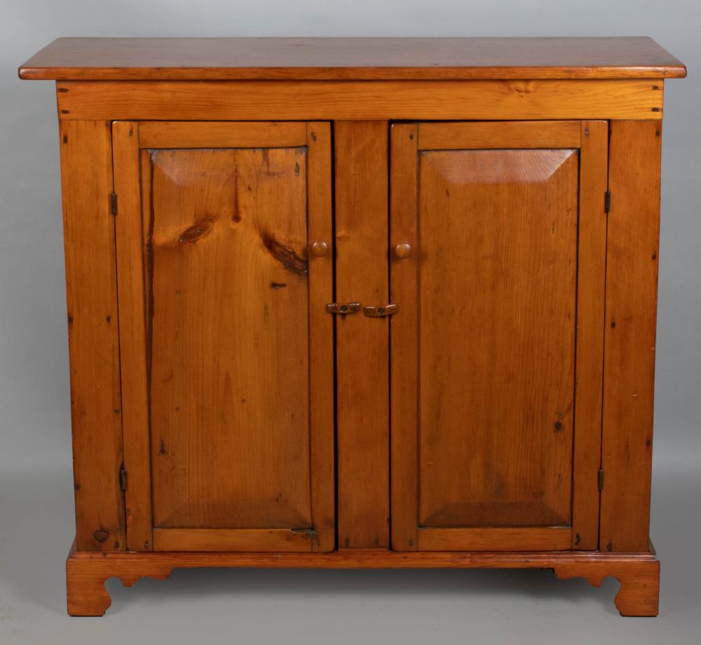 Appraisal: LATE FEDERAL STYLE PINE CABINET LATE TH CENTURY the rectangular