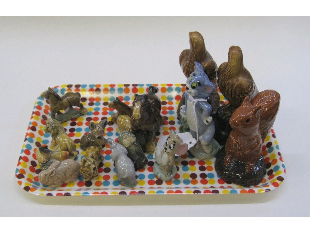 Appraisal: Thirteen Wade figures to include Tom Jerry and three Beswick