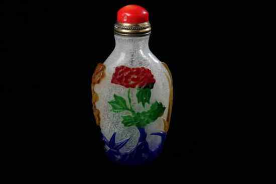 Appraisal: CHINESE FOUR-COLOR OVERLAY PEKING GLASS SNUFF BOTTLE Flattened ovoid-form carved