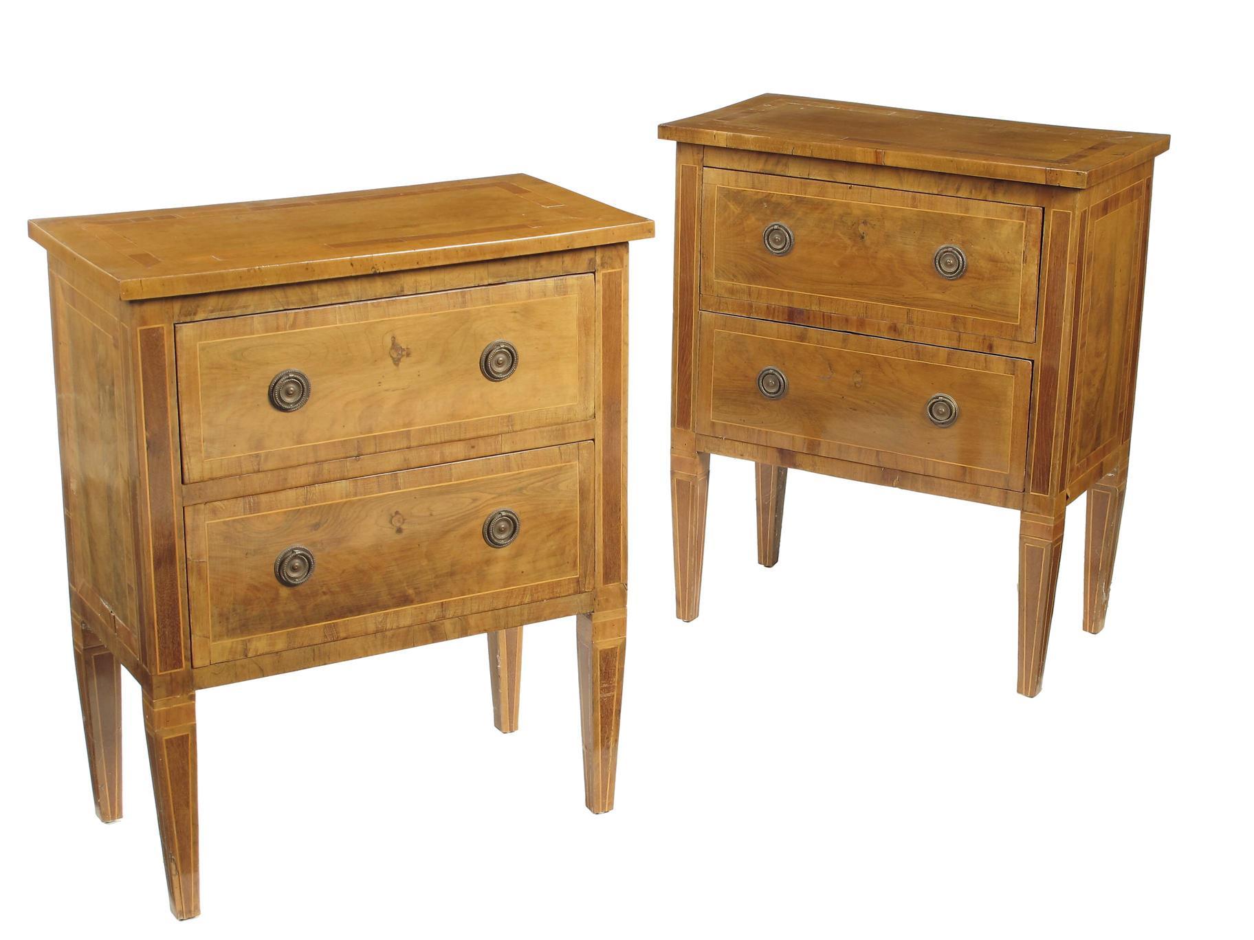 Appraisal: A pair of Italian walnut commodini