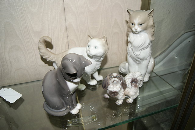 Appraisal: TWO NAO PORCELAIN CATS the largest cm in height together