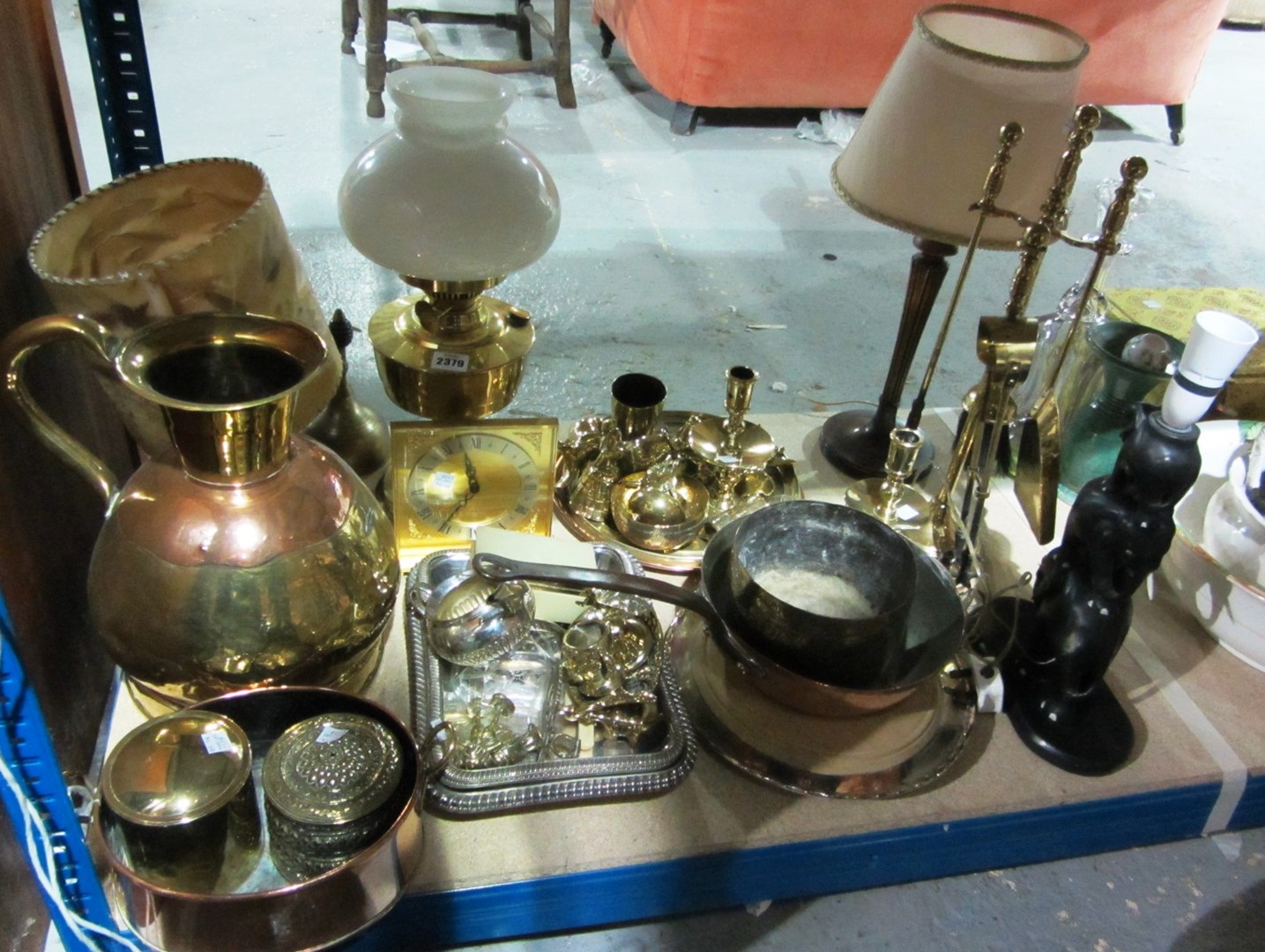 Appraisal: A quantity of copper brass and metalware collectables including an