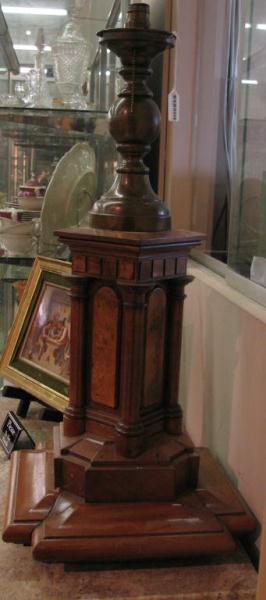 Appraisal: Victorian walnut newel post table lamp with applied burl walnut