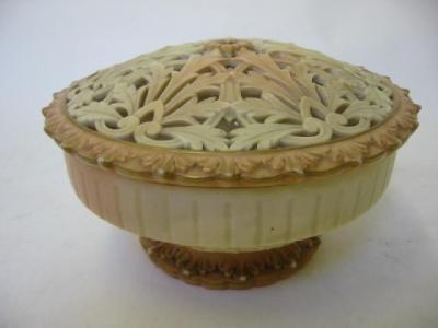 Appraisal: A LOCKE CO WORCESTER BLUSH IVORY POT POURRI BOWL of