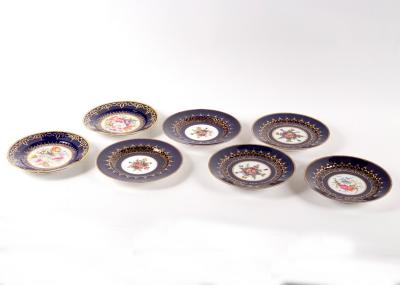 Appraisal: A set of three Chamberlains Worcester blue ground dessert plates