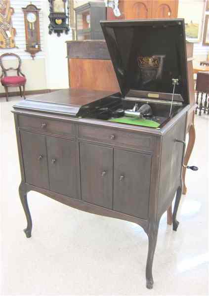 Appraisal: VICTROLA DISC LIFT-TOP CONSOLE PHONOGRAPH Victor Talking Machine Co model