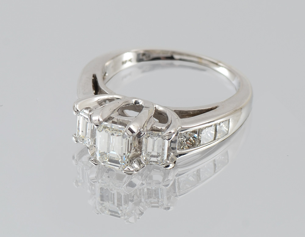 Appraisal: O CTW DIAMOND ENGAGEMENT RING K white gold ring featuring