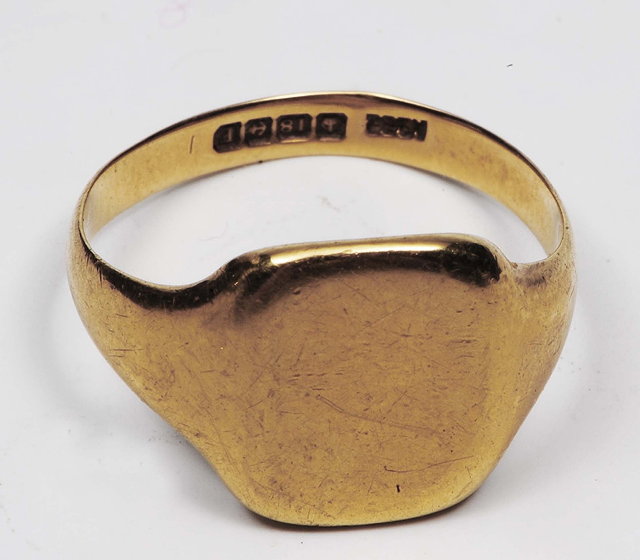 Appraisal: An ct gold gent's signet ring grams