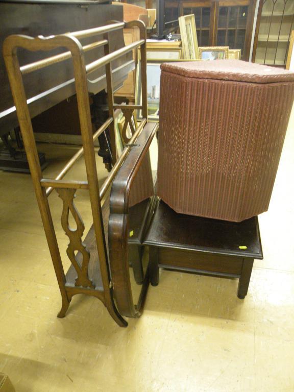 Appraisal: An Edwardian oak towel rail a Victorian mahogany mirror a