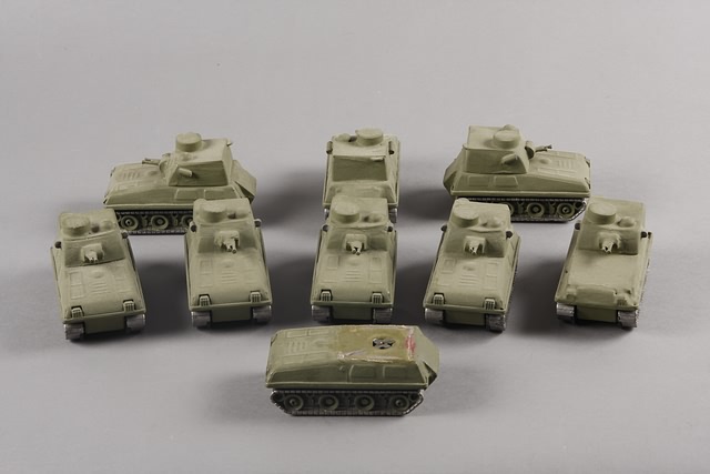 Appraisal: A similar lot of tanks made by Buddy L Corp