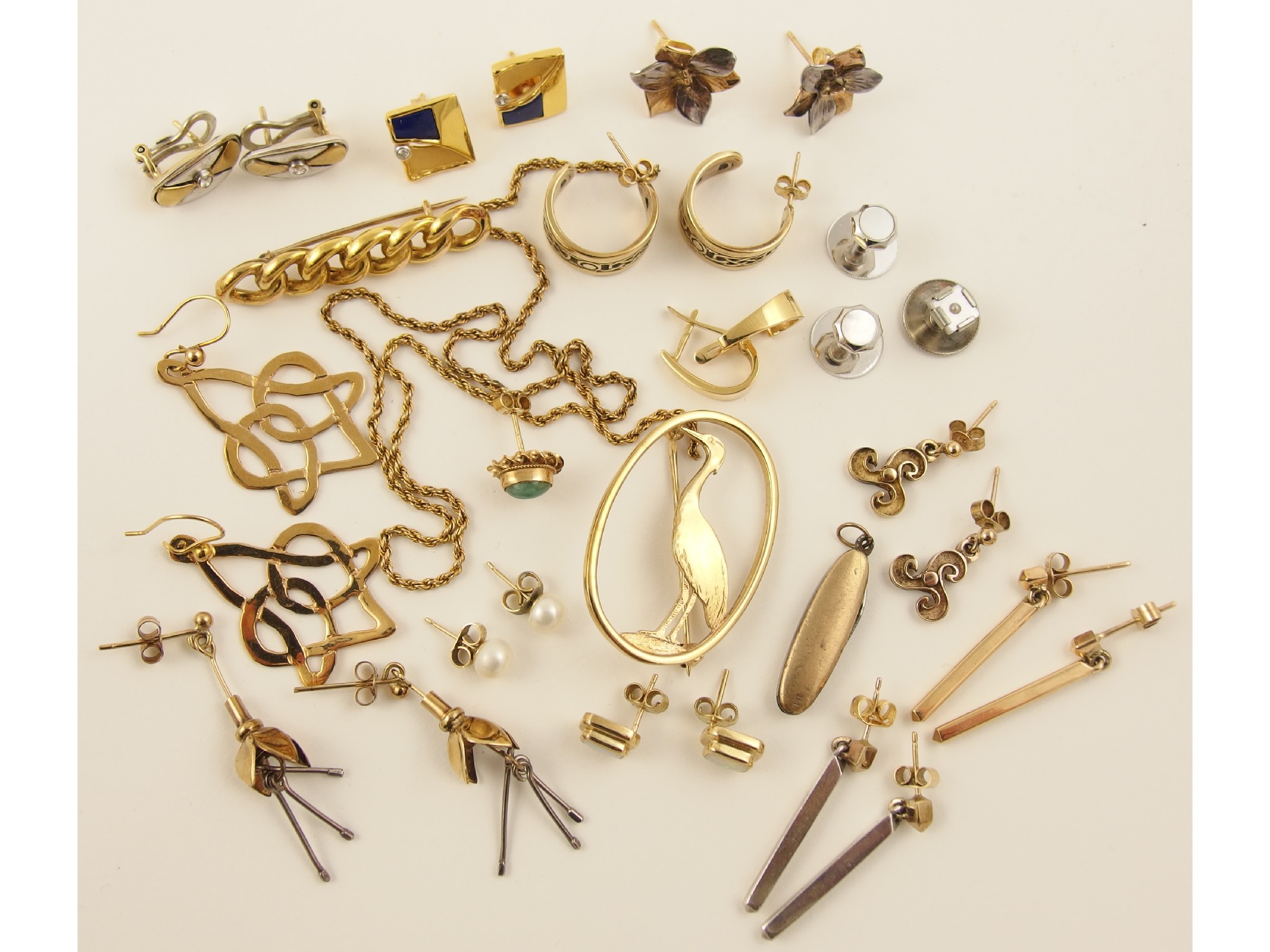 Appraisal: A collection of gold and yellow metal earrings brooches etc