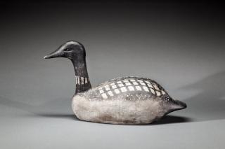 Appraisal: Loon Wisconsin c A solid-bodied decoy with tack eyes and