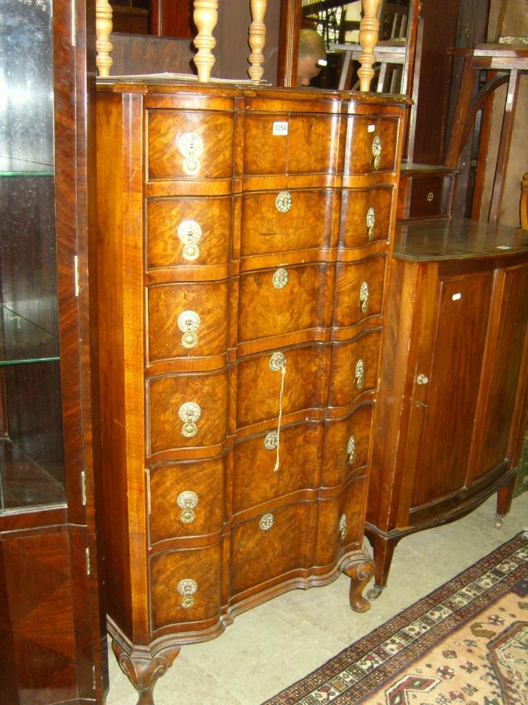 Appraisal: A good quality Queen Anne style walnut and figured walnut