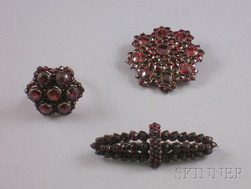 Appraisal: Three Antique Garnet Jewelry Items two brooches and a floriform