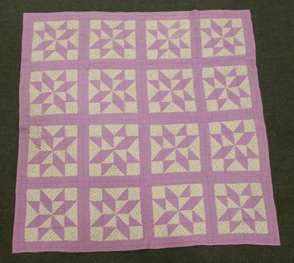 Appraisal: Hand sewn quilt cotton pieced pattern bold color x Good