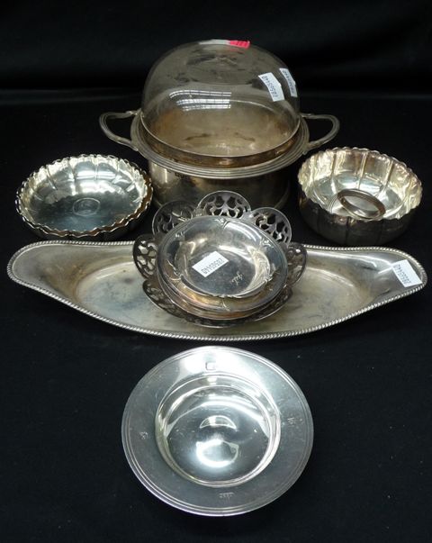 Appraisal: A quantity of th century sterling silver bowls and trays