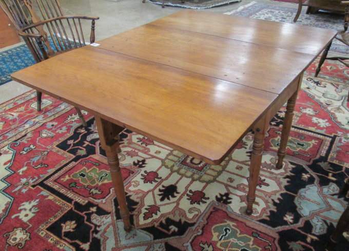 Appraisal: MAPLE DROP-LEAF DINING TABLE American th century having a rectangular