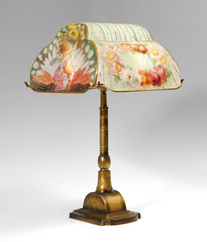 Appraisal: PAIRPOINT REVERSE PAINTED PUFFY LAMP A unique molded shade with