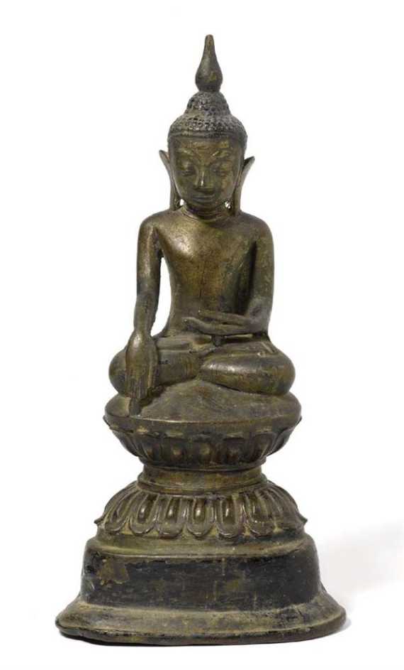 Appraisal: BRONZE-BUDDHA Burma Jh H cm Der Buddha meditiert im Lotossitz