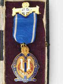 Appraisal: A carat gold Order of Oddfellows inscribed to reverse and