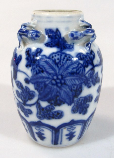 Appraisal: A late Qing period Chinese blue and white porcelain vase