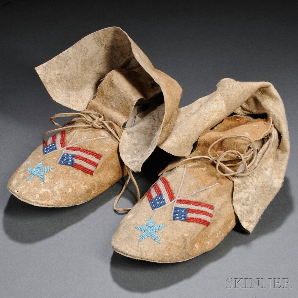 Appraisal: Pair of Plains Hide Moccasins with crossed flags and five-point