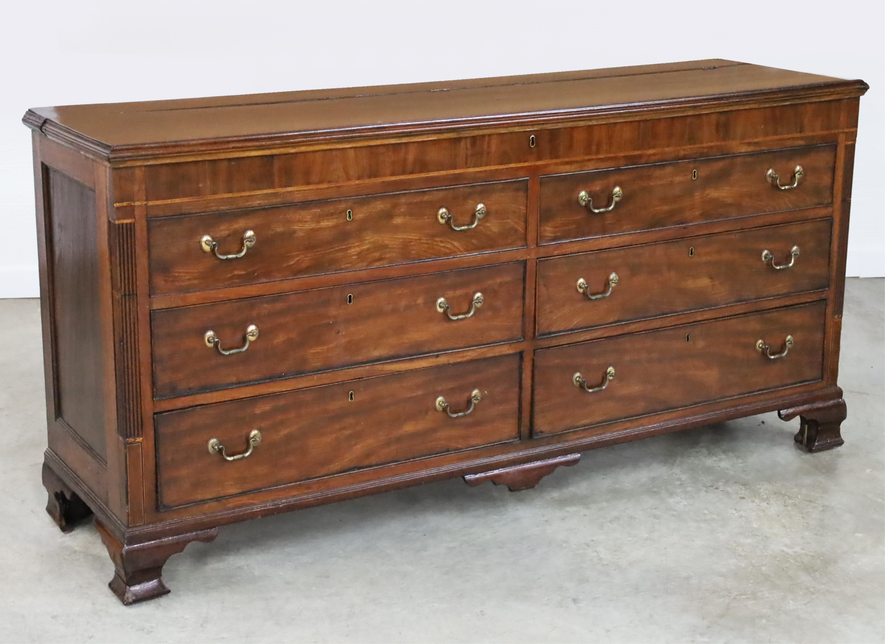 Appraisal: GEORGIAN MAHOGANY LIFT TOP MULE CHEST Georgian mahogany lift top