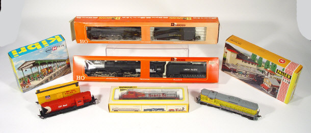 Appraisal: Collection of gauge railway locomotives carriages goods wagons and station