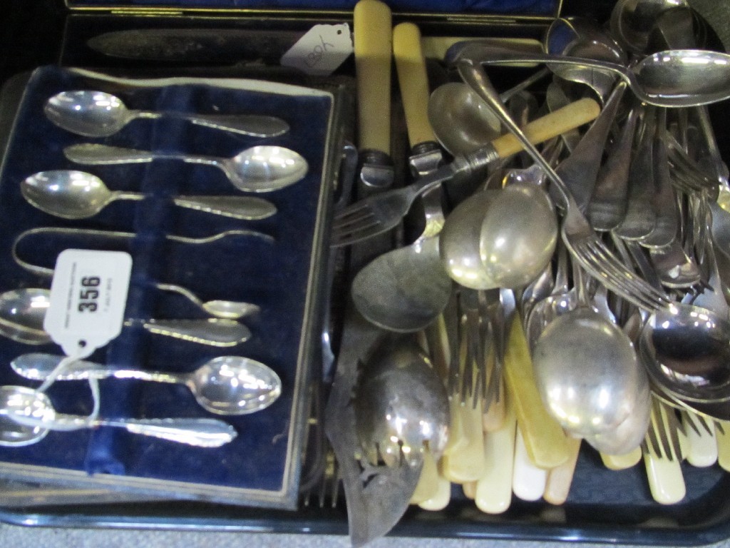 Appraisal: A tray lot of cased and loose EP cutlery