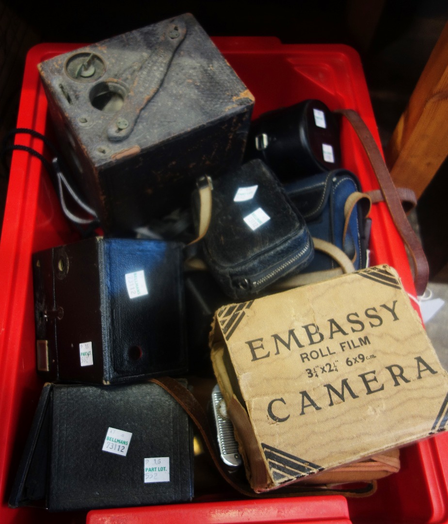 Appraisal: A vintage Embassy Roll film camera a collection of sixteen