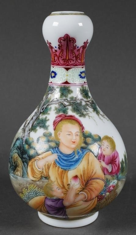 Appraisal: FINE CHINESE PORCELAIN PICTORIAL VASEChinese bottle shape ceramic vase with